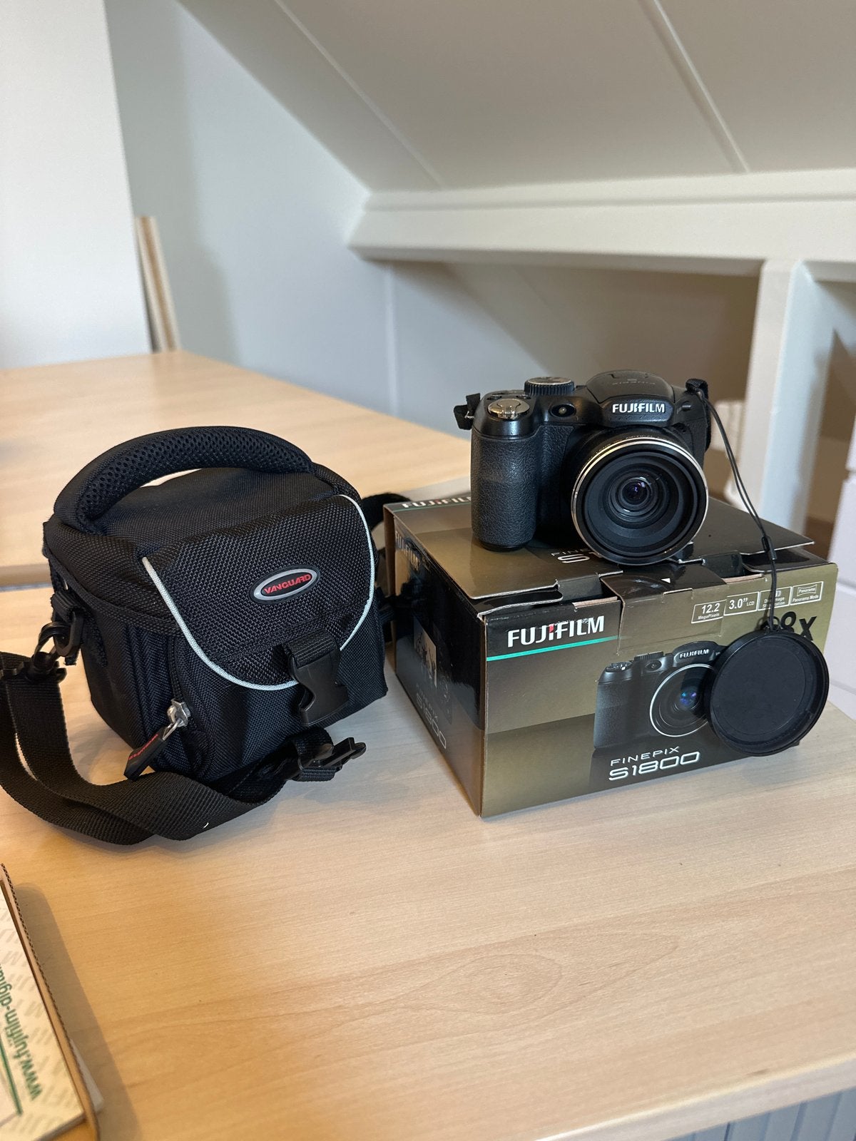 Fujifilm S1800 finepix - Zo goed als nieuw, Ingebouwde flitser, Ophalen of Verzenden, Zo goed als nieuw, Fujifilm