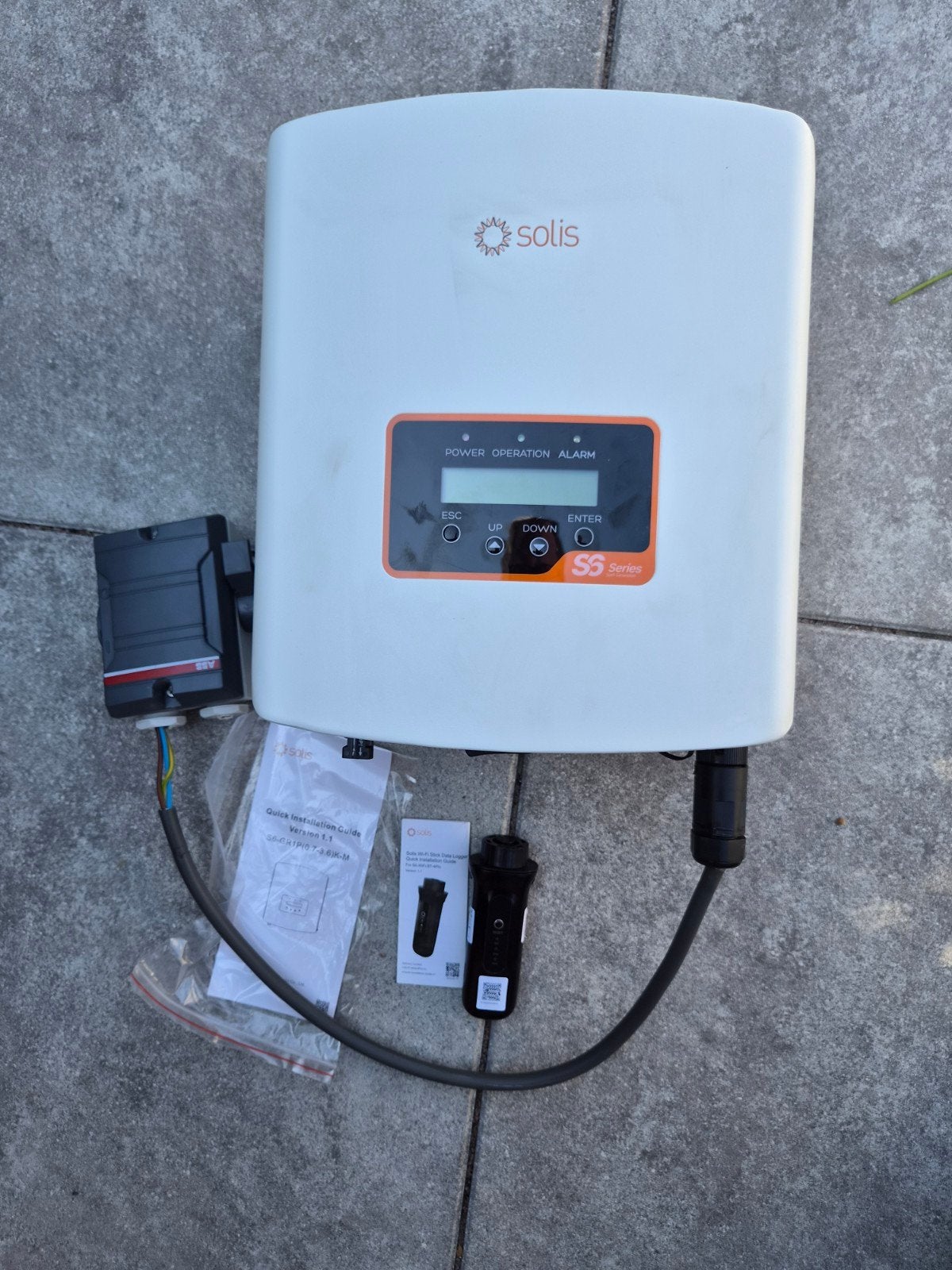 Solis omvormer (5 maanden gebruikt), Doe-het-zelf en Verbouw, Zonnepanelen en Toebehoren, Ophalen, Zo goed als nieuw, Overige typen