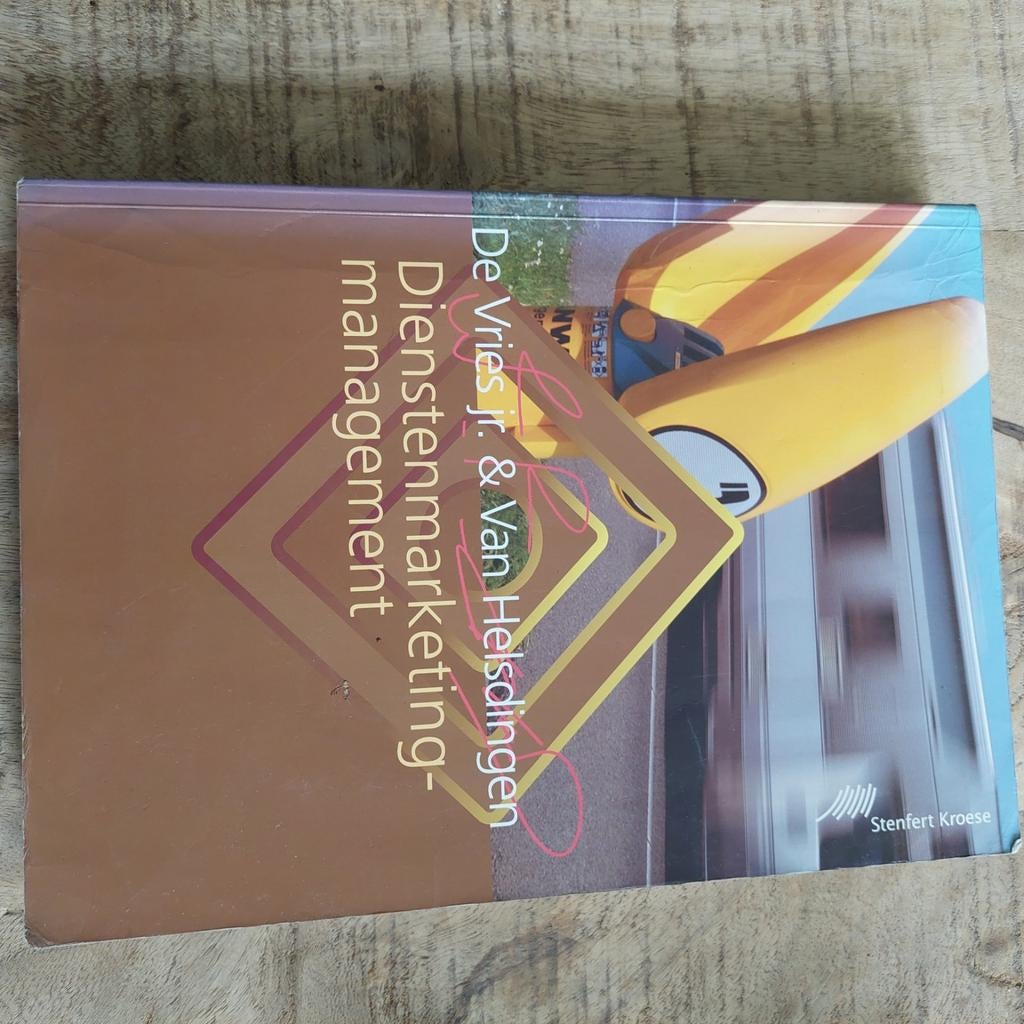 W. de Vries - Dienstenmarketingmanagement, Boeken, Ophalen of Verzenden, Gelezen, W. de Vries; P.J.C. van Helsdingen