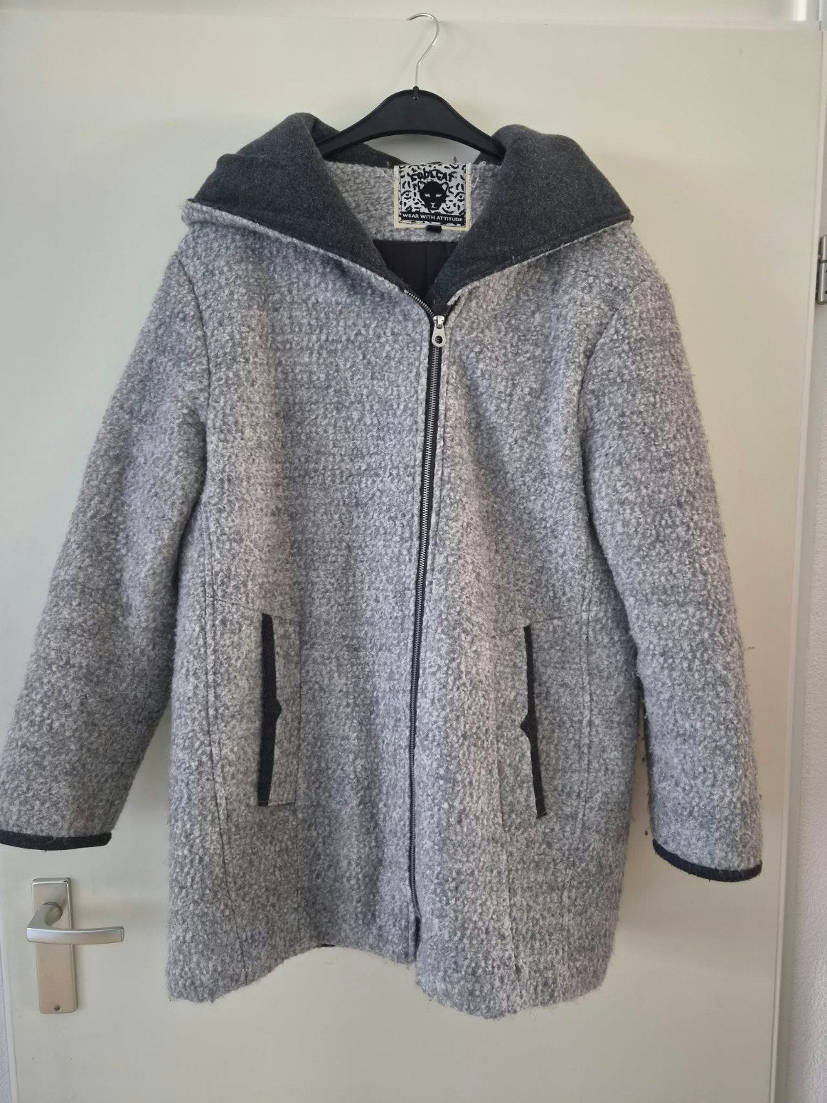 Coolcat grijze winterjas met capuchon - Maat 44-46, Kleding | Dames, Coolcat, Ophalen of Verzenden, Zo goed als nieuw, Grijs
