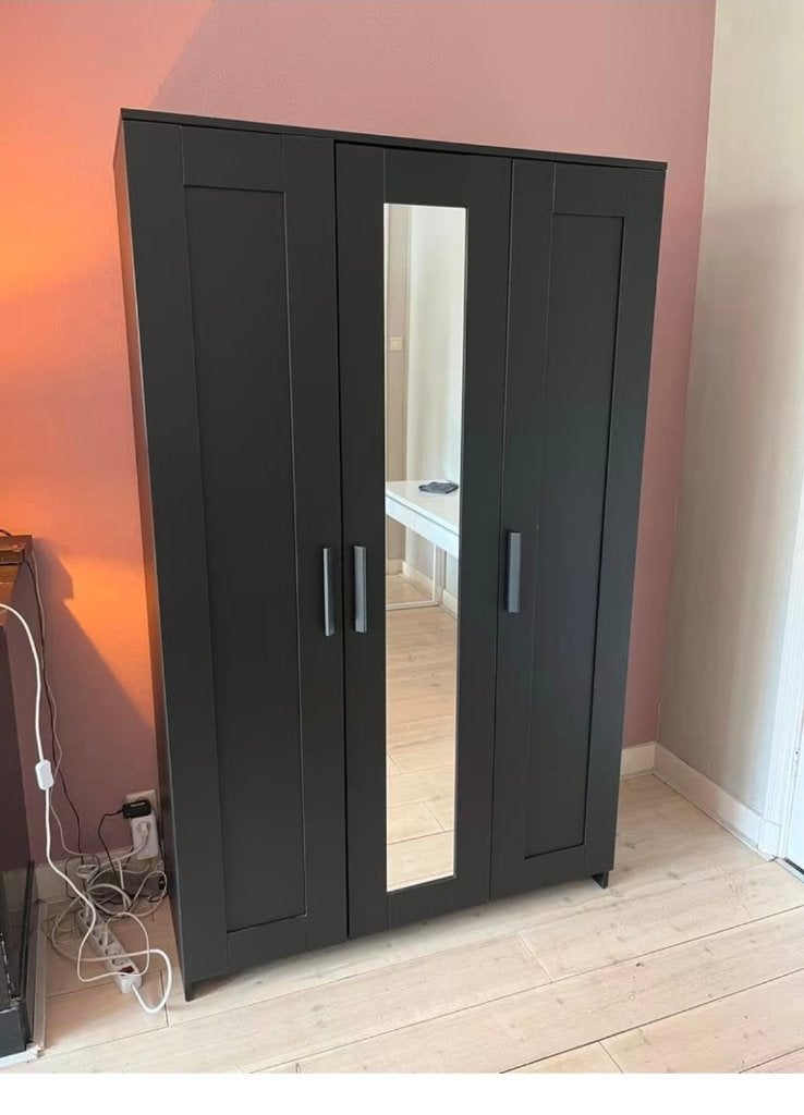 Brimnes Kledingkast 3 deurs spiegel wardrobe Ikea zwart, Huis en Inrichting, Kasten | Kledingkasten, Ophalen, Gebruikt, 100 tot 150 cm