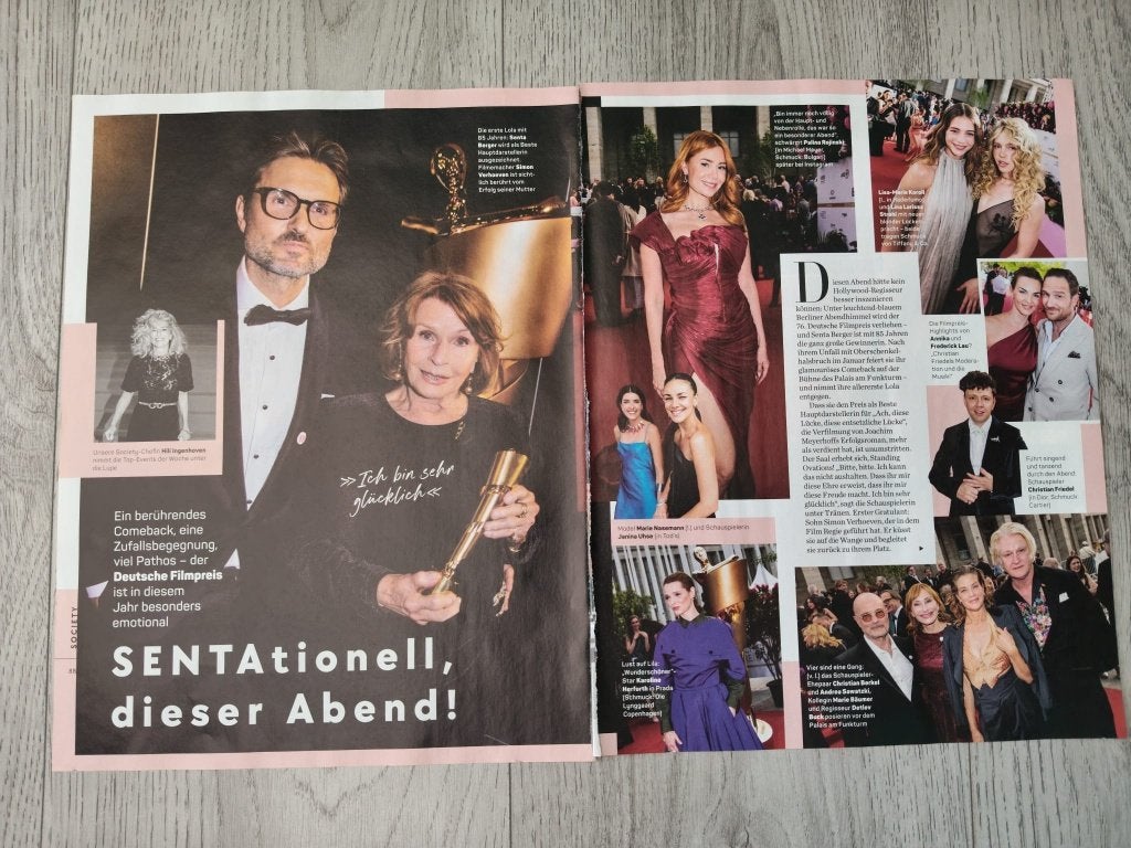 Senta Berger 2 pagina's uit Duits Gala magazine 2026, Verzenden, Zo goed als nieuw, Film, Overige typen