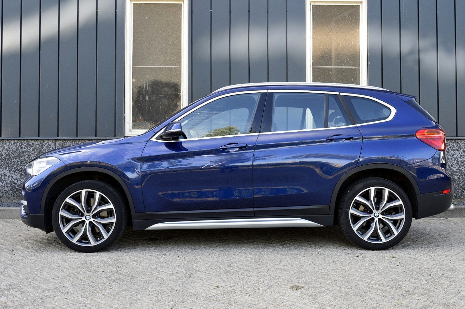 BMW X1 sDrive20i Orange Edition III Rijklaarprijs-Garantie P, Auto's, Blauw, Bedrijf, Automatische klimaatregeling, SUV of Terreinwagen