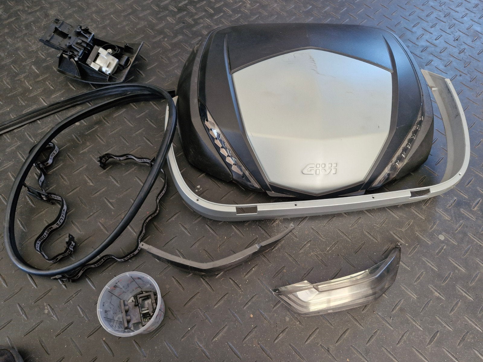 Topkoffer Universeel Givi V47 onderdelen, Ophalen of Verzenden, Gebruikt