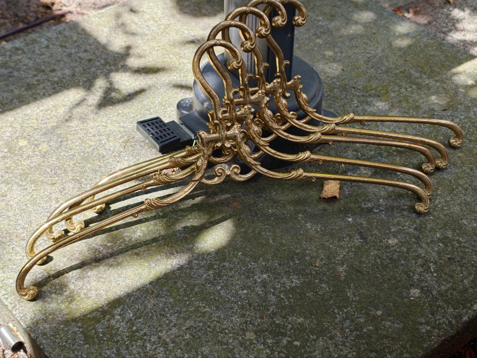 5 Antieke Koperen Kledinghangers - Sierlijk Design, Ophalen of Verzenden