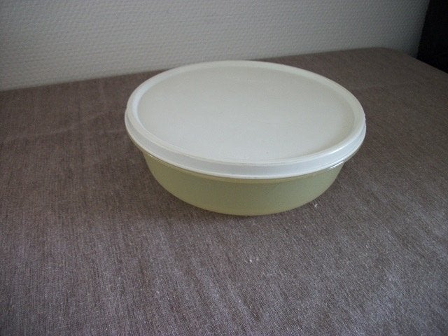 Tupperware Schaaltje ( lichtgeel, wit deksel, 1 liter ), Huis en Inrichting, Keuken | Tupperware, Ophalen of Verzenden, Gebruikt