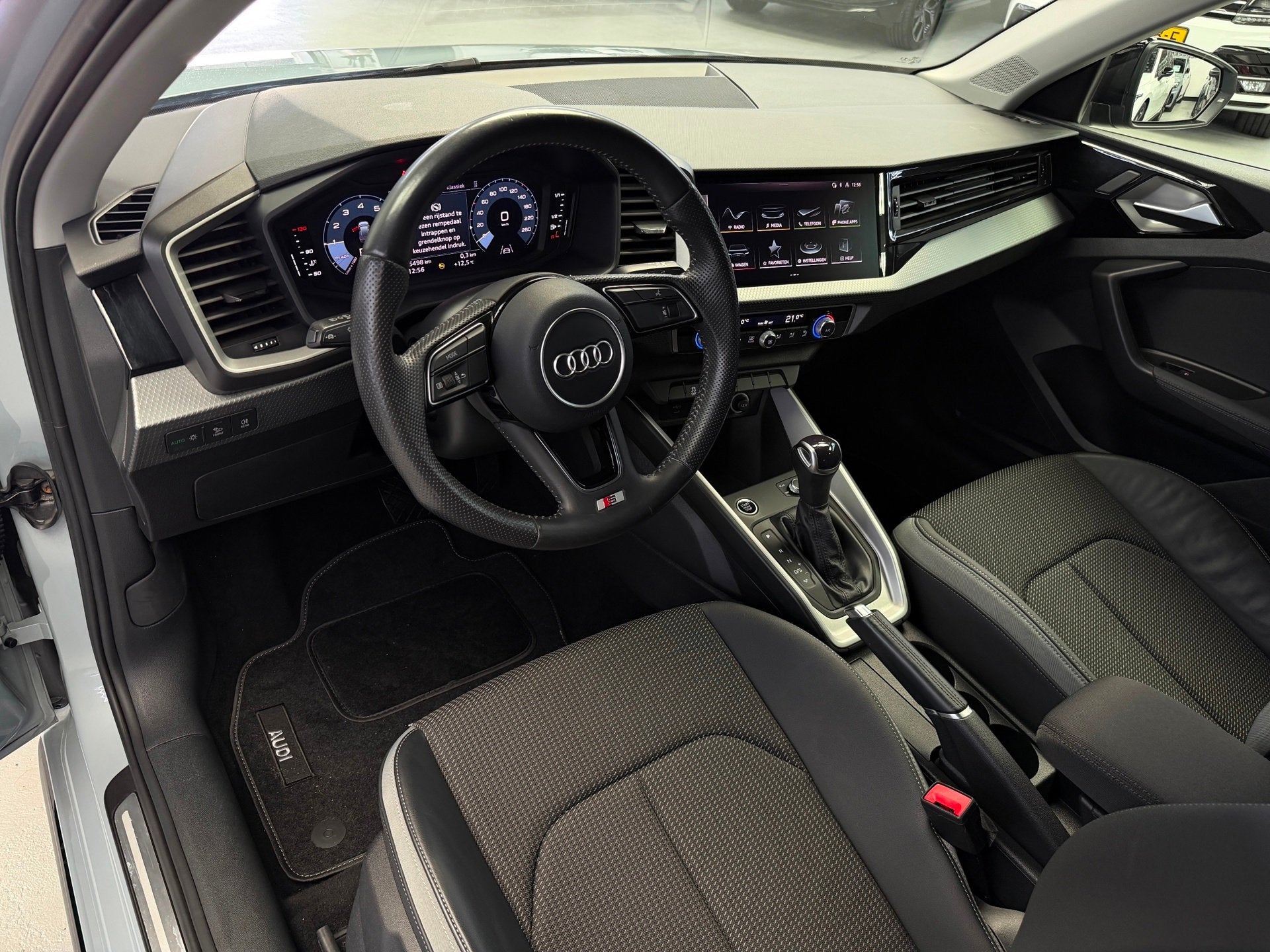 Audi A1 Sportback 30 TFSI 2x S-Line CarPlay, Zwart, Verwarmde buitenspiegels, Met garantie (alle), Leder en Stof