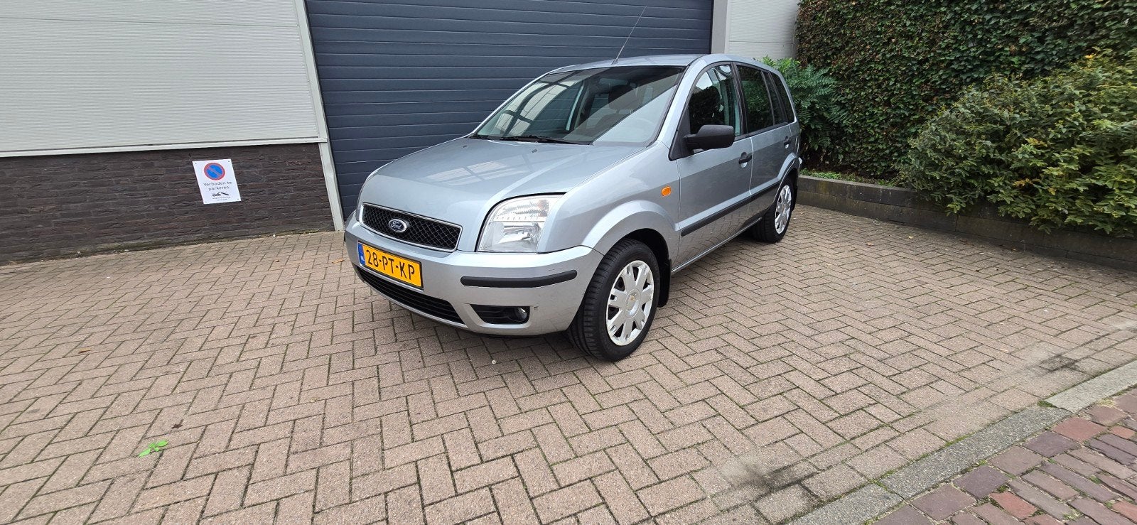 Ford Fusion 1.6 16V AUT 2004 Grijs, nw apk, airco, Auto's, Stof, Zwart, 49 €/maand, Origineel Nederlands