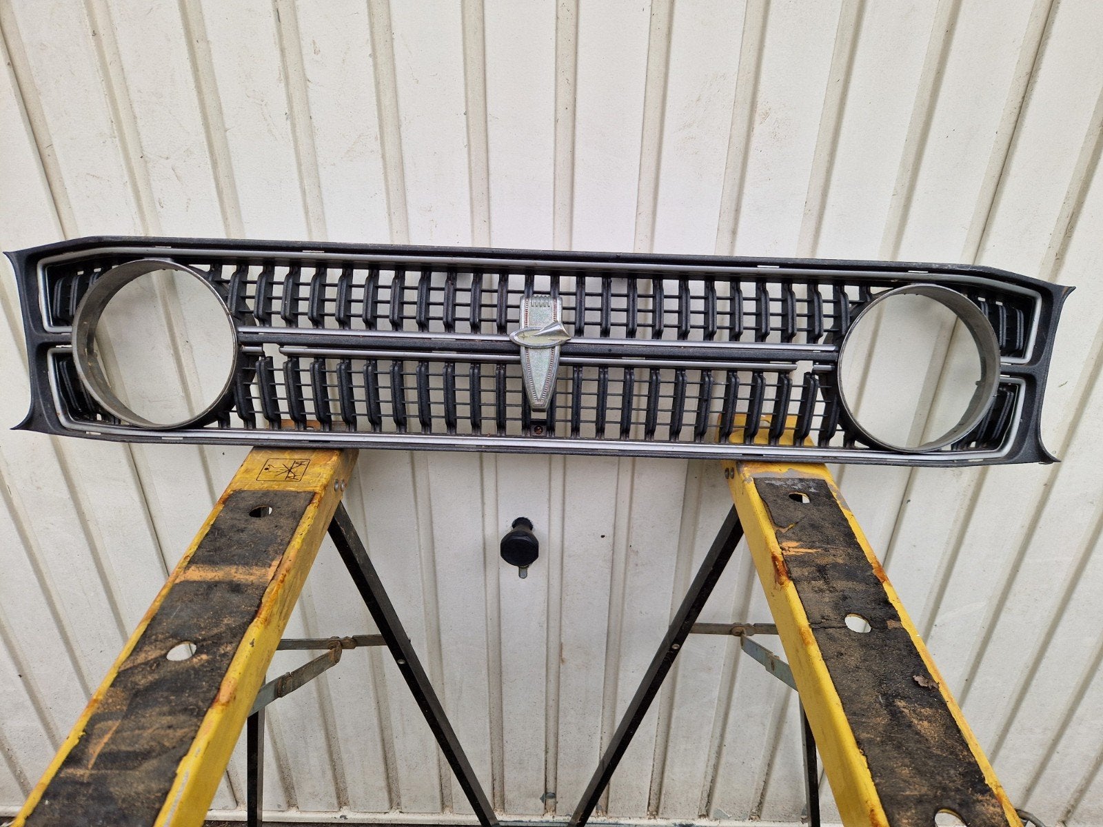 Toyota carina ta12 grill.  1974, Ophalen, Gebruikt, Toyota