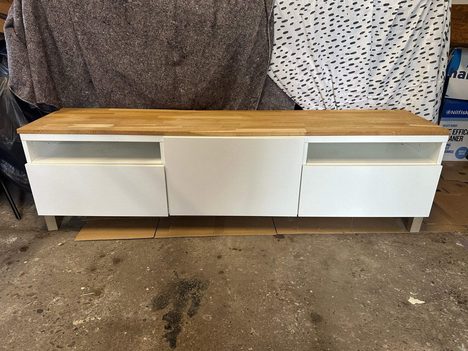 Modern TV-meubel met houten blad en witte kasten, Huis en Inrichting, Ophalen, Gebruikt, 150 tot 200 cm, Minder dan 100 cm