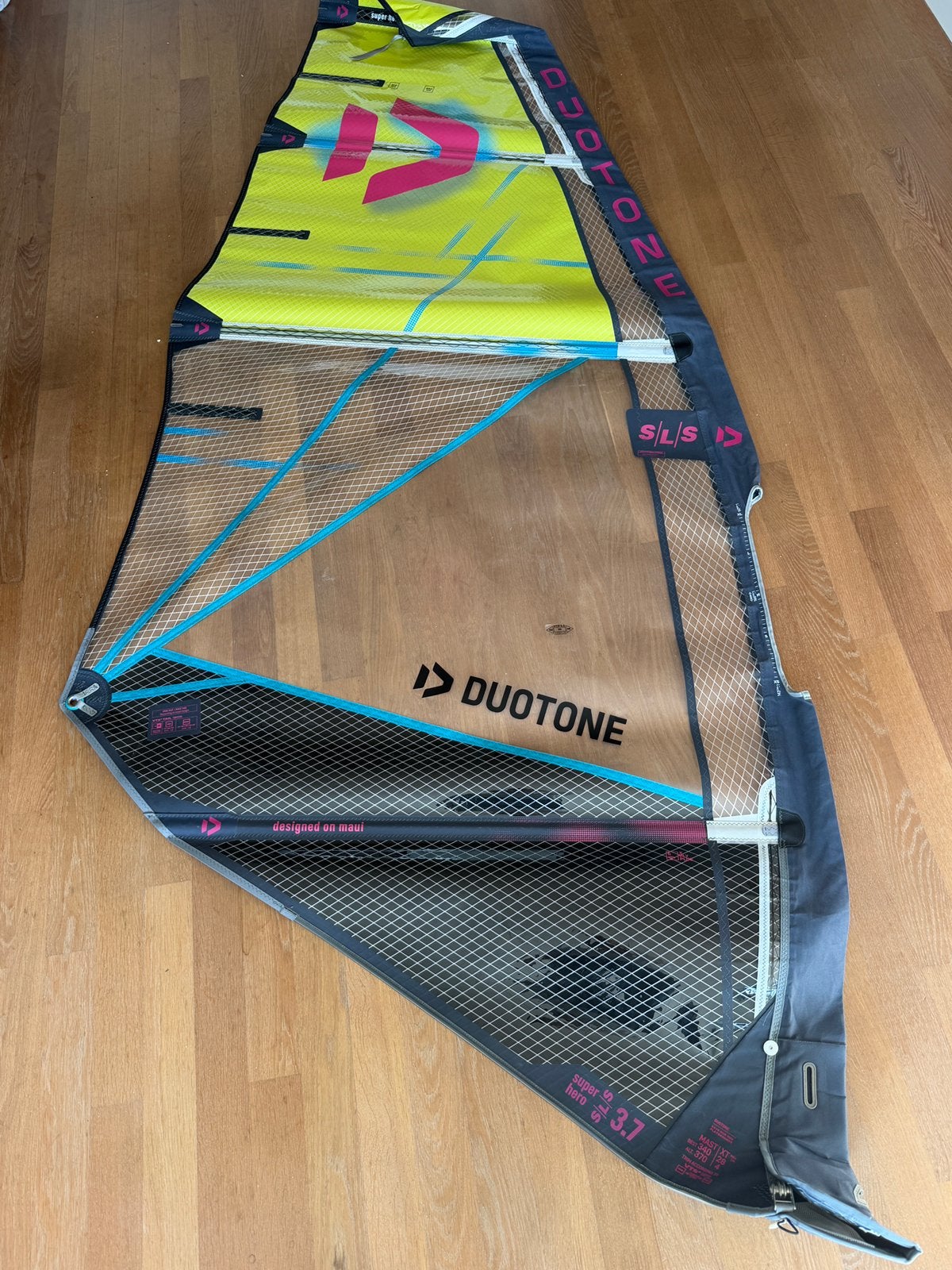 Duotone Super Hero 3.7 SLS (model 2026), Watersport en Boten, Met draagtas, 3.5 tot 5 m², Ophalen of Verzenden, Zo goed als nieuw