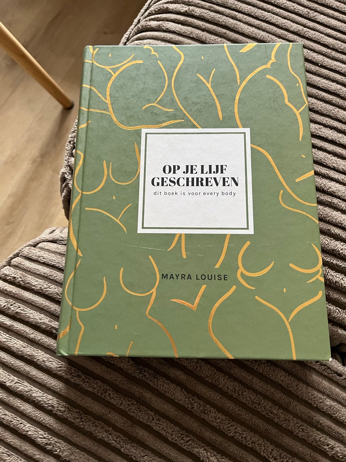 Op je lijf geschreven - Mayra Louise, Ophalen of Verzenden, Gelezen, Nederland