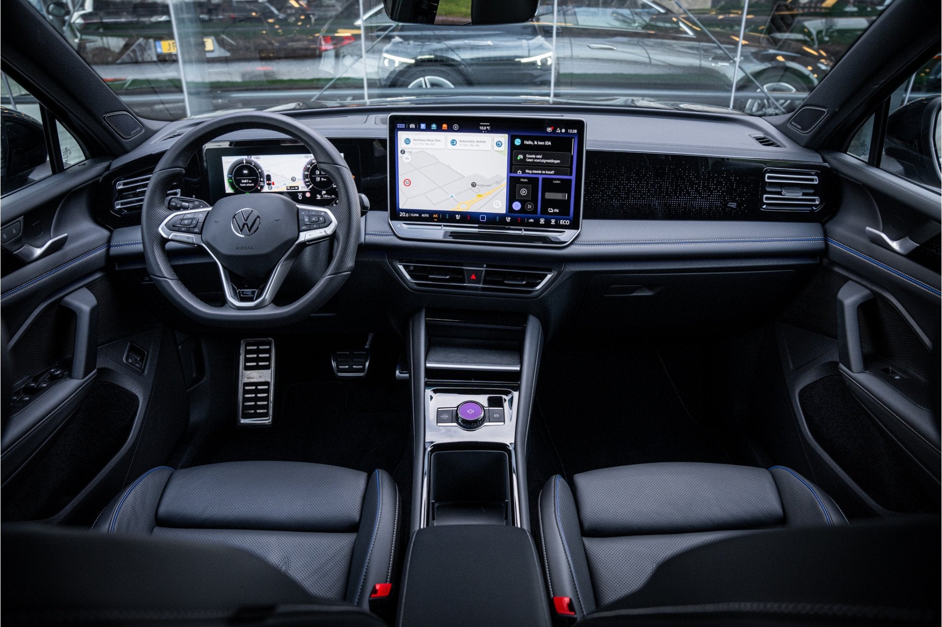 Volkswagen Tiguan eHybrid R-Line Edition * Panodak * Trekhaa, Zwart, 4 cilinders, Zwart, SUV of Terreinwagen