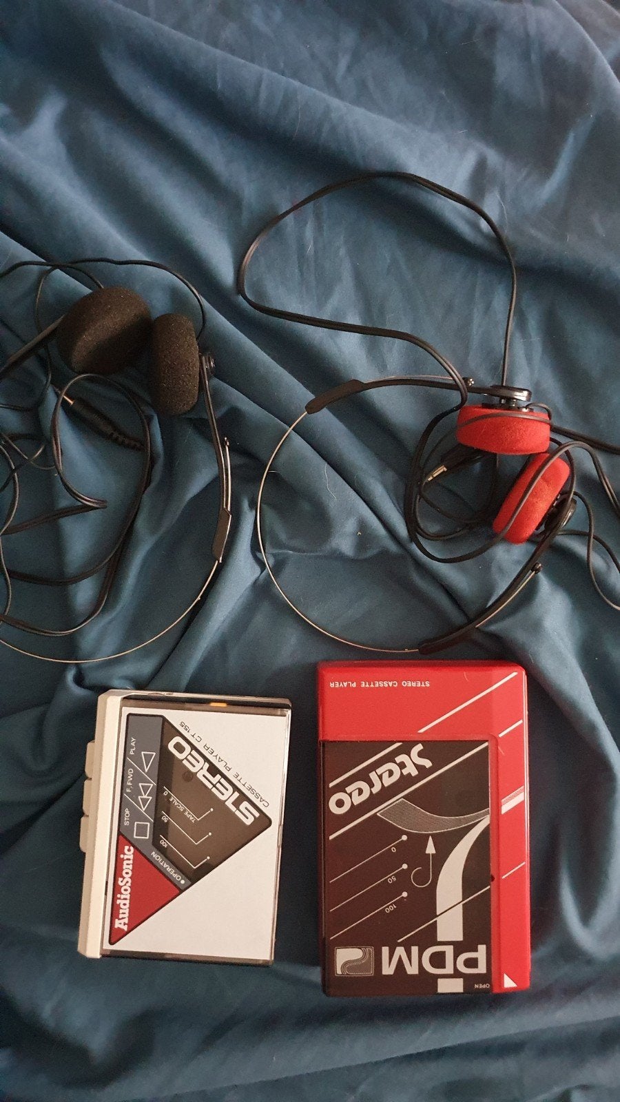 Walkman 2 stuks, Audio, Tv en Foto, Walkmans, Discmans en Minidiscspelers, Ophalen of Verzenden, Walkman
