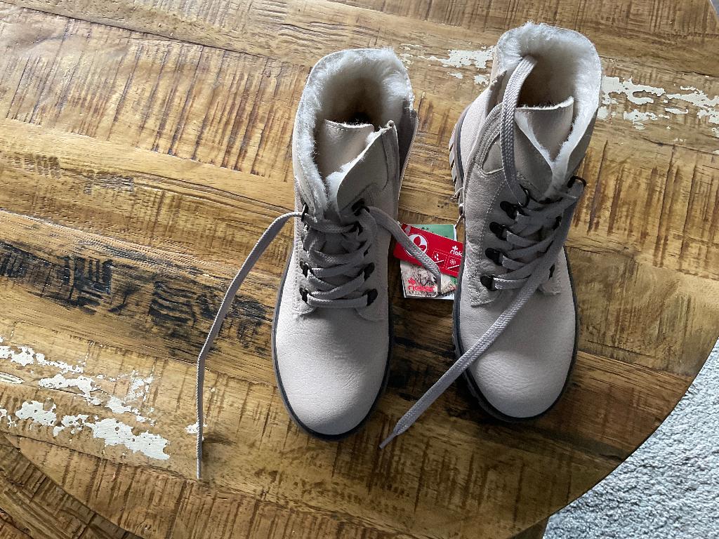 Rieker schoenen maat 38 crème beige nooit gedragen, Kleding | Dames, Schoenen, Ophalen, Beige, Nieuw, Sneakers of Gympen