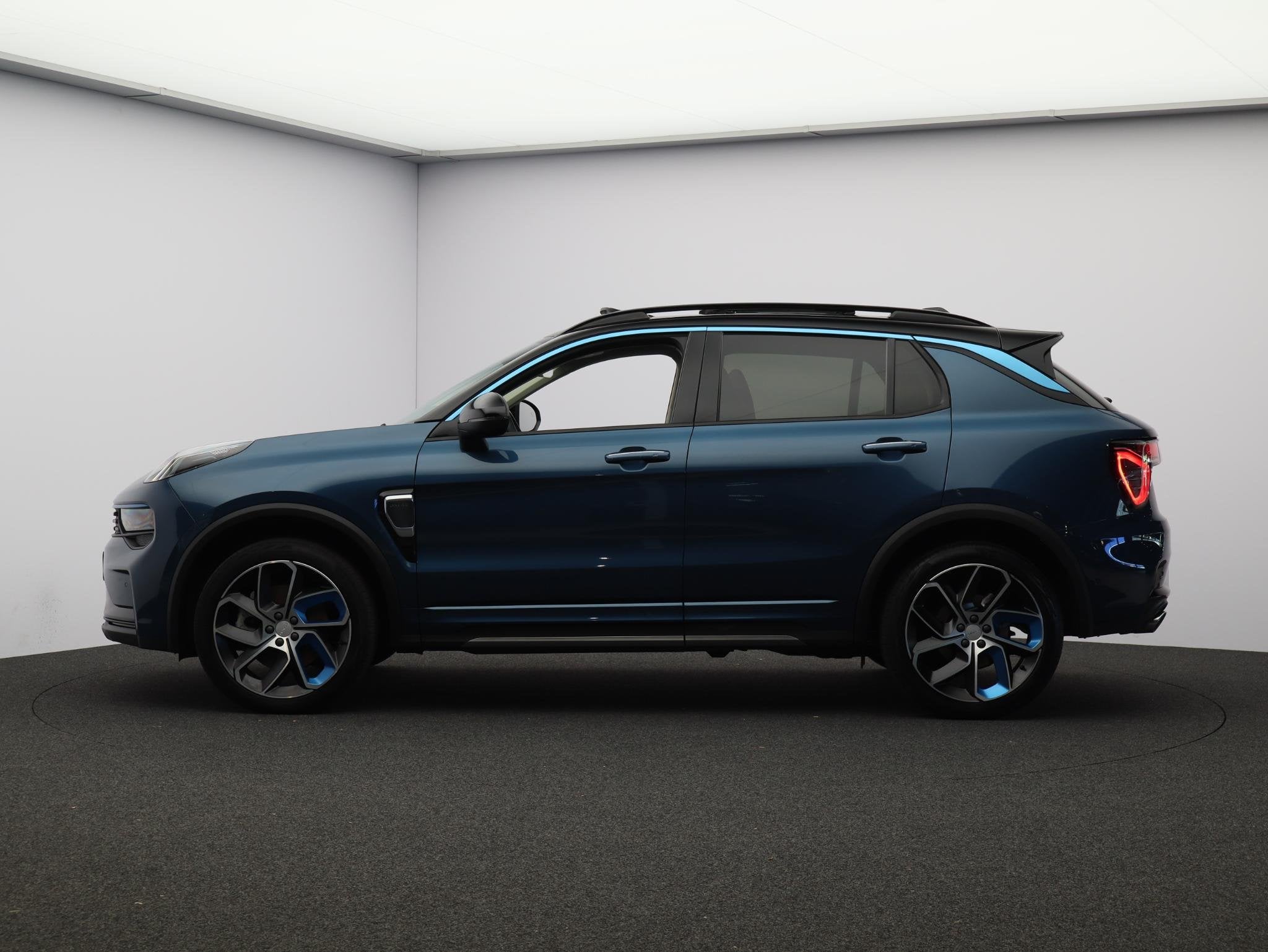 Lynk & Co 01 1.5 / Carplay / Camera / Adaptive Cruise / Pano, Auto's, Stof, Euro 6, Blauw, 120 €/maand