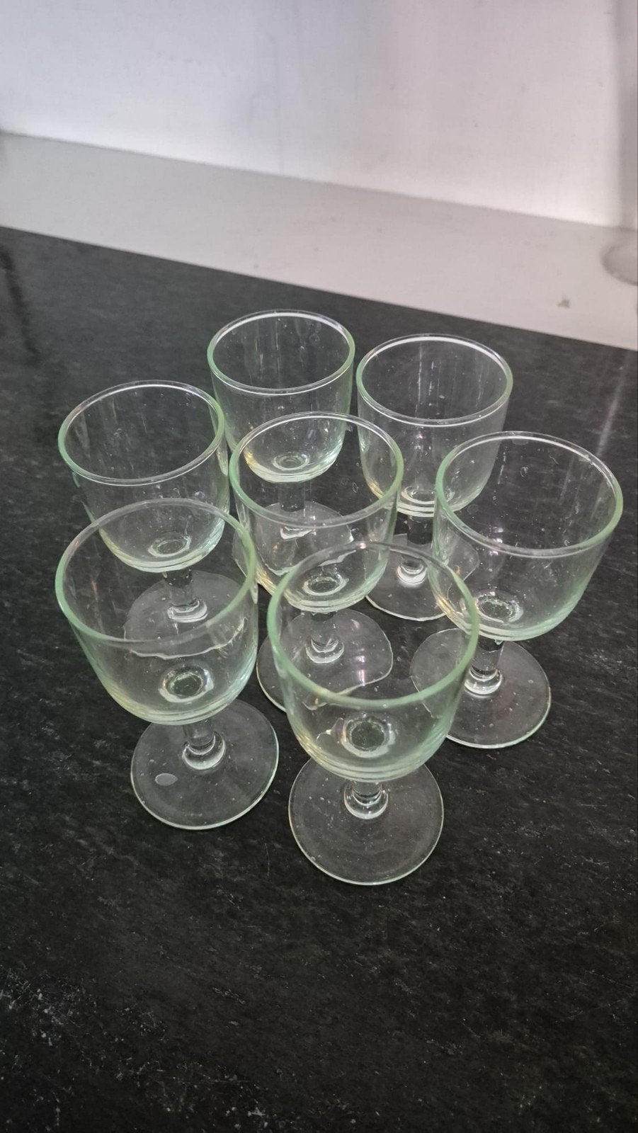 Set van 8 Vintage Groene Borrelglaasjes, Antiek en Kunst, Ophalen