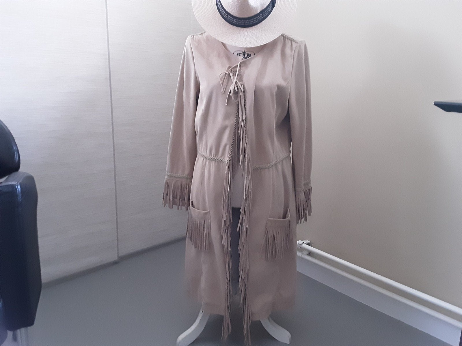 Aparte Ibiza stijl jas met franjes, Kleding | Dames, Ophalen of Verzenden, Zo goed als nieuw, Maat 38/40 (M)