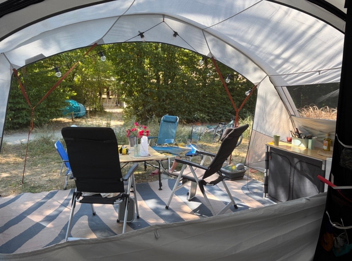 Decathlon 8-persoons tent met 4 slaapcabines, Ophalen, Gebruikt, Meer dan 6