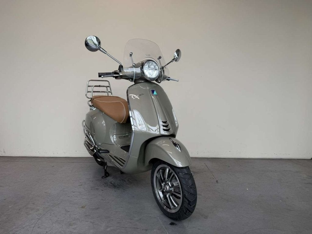 Vespa Primavera 125CC Jade Green Metallic, 2022, Custom