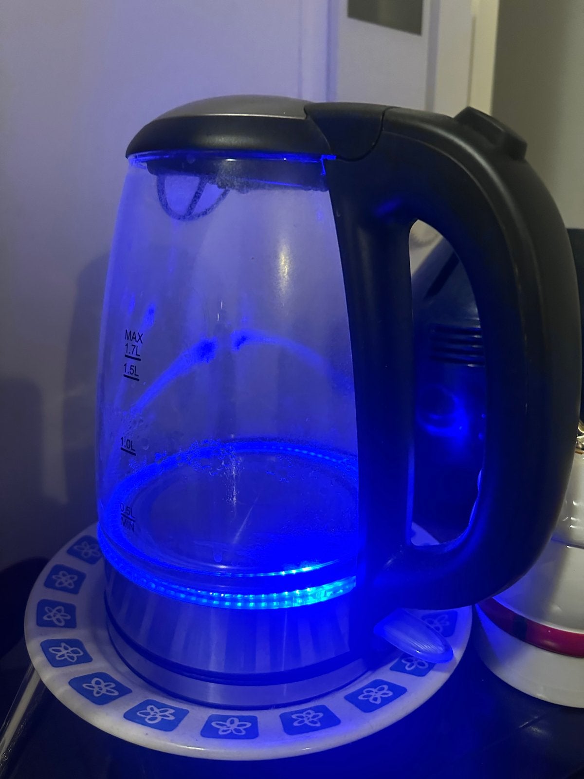 Glazen waterkoker met LED-verlichting - 1.7L, 1 tot 2 liter, Ophalen of Verzenden, Gebruikt