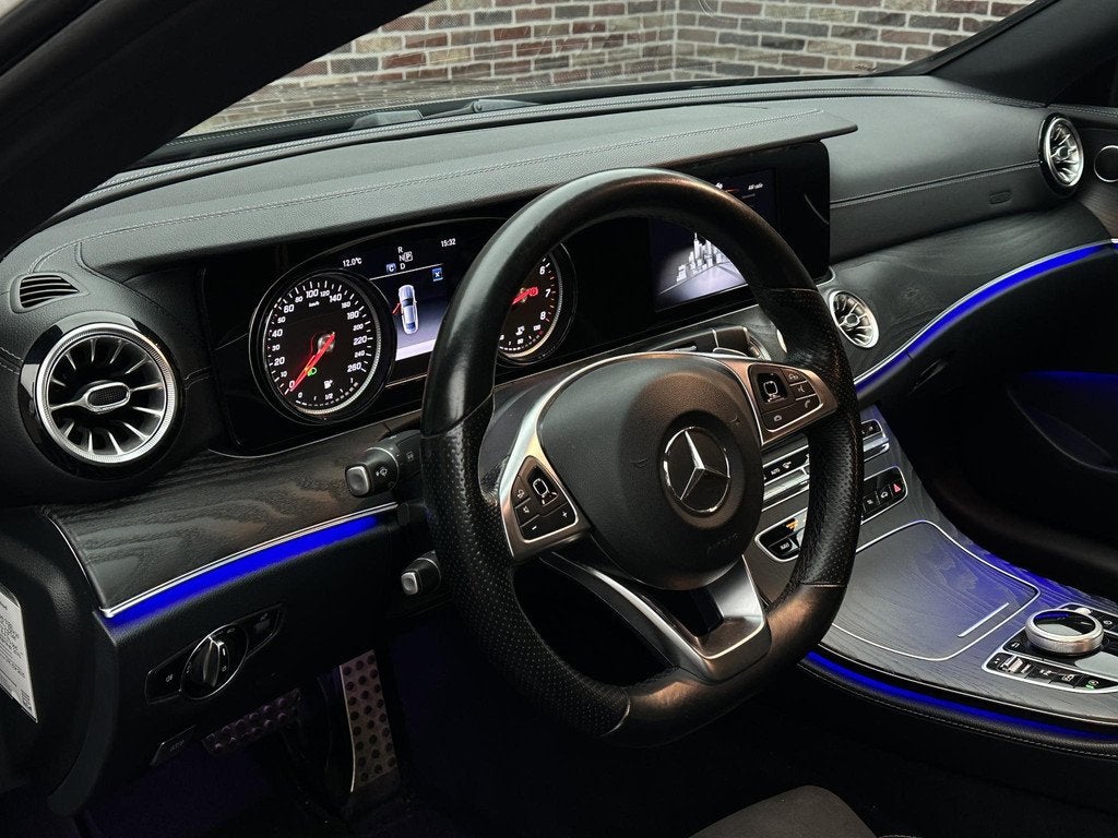 Mercedes-Benz E-klasse Coupé 200 Premium Plus AMG Pakket Me, Auto's, Mercedes-Benz, Automaat, 4 cilinders, 4 stoelen, Zwart