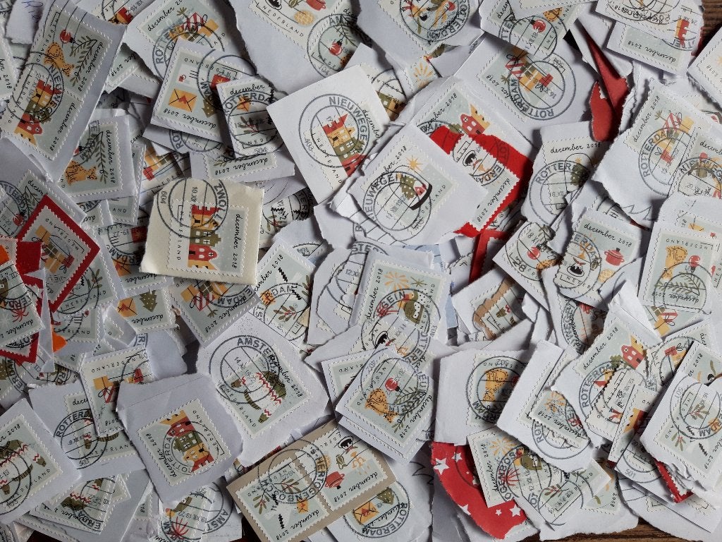 Kilowaar 700 gram kerstzegels - decemberzegels 2018, Postzegels en Munten, Verzenden