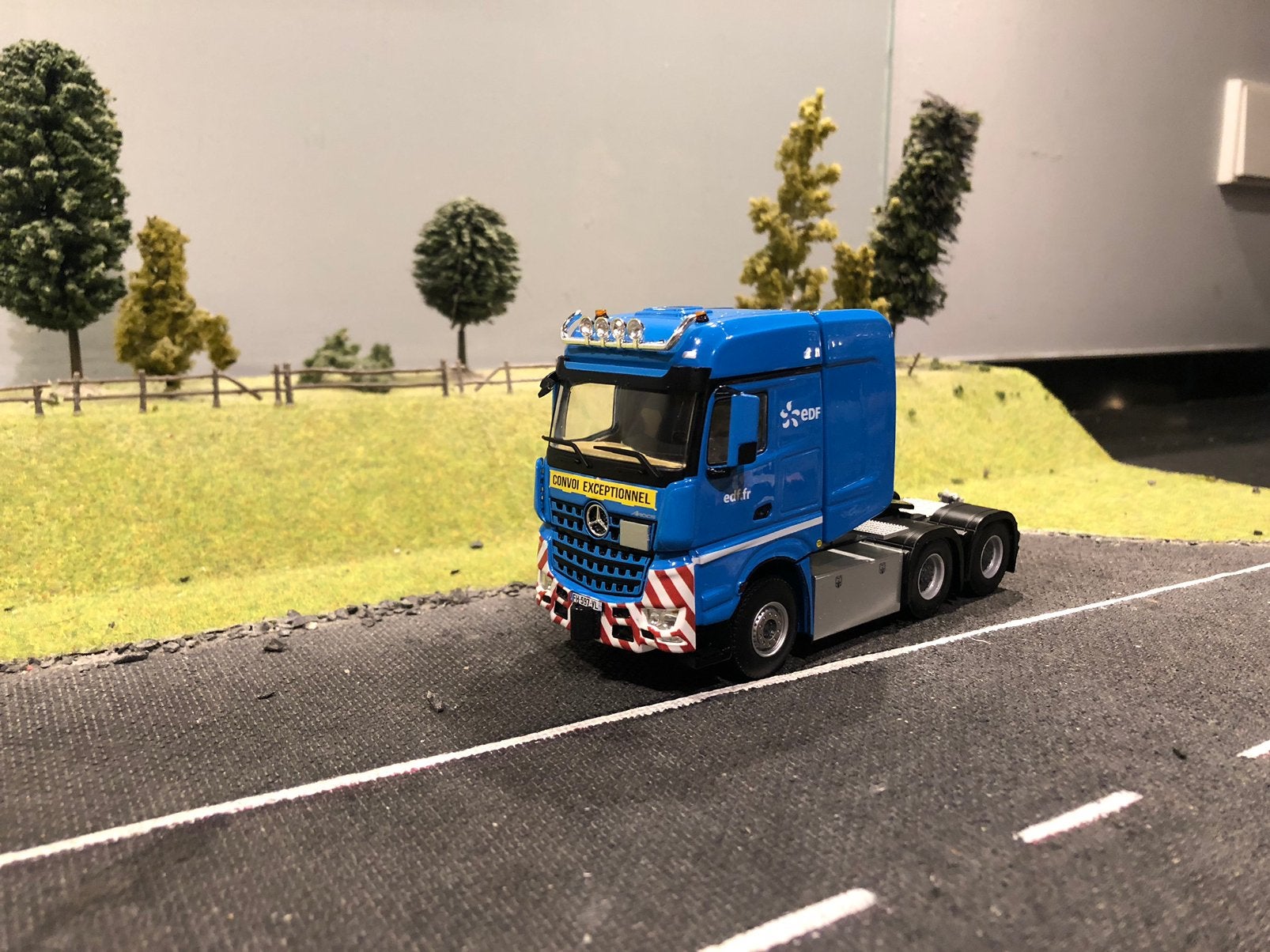 Mercedes Gigaspace zwaartetransport trekker van EDF, Ophalen of Verzenden, Zo goed als nieuw, Bus of Vrachtwagen, Wsi