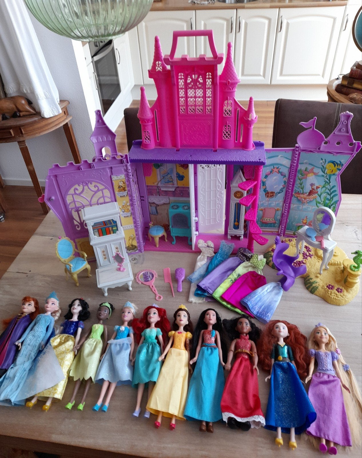 Disney Kasteel Set met 11 Disney Prinsessen Poppen, Ophalen of Verzenden, Gebruikt, Overige typen