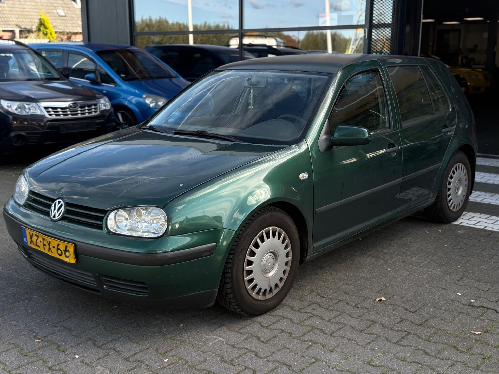 Volkswagen Golf 1.6 AIRCO/APK 17-04-2026, Auto's, Gebruikt, Zwart, 4 cilinders, Metallic lak