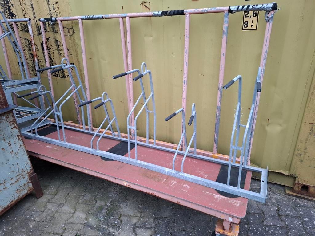 Fietsenrekken 2x 2,4 meter., Ophalen, Gebruikt
