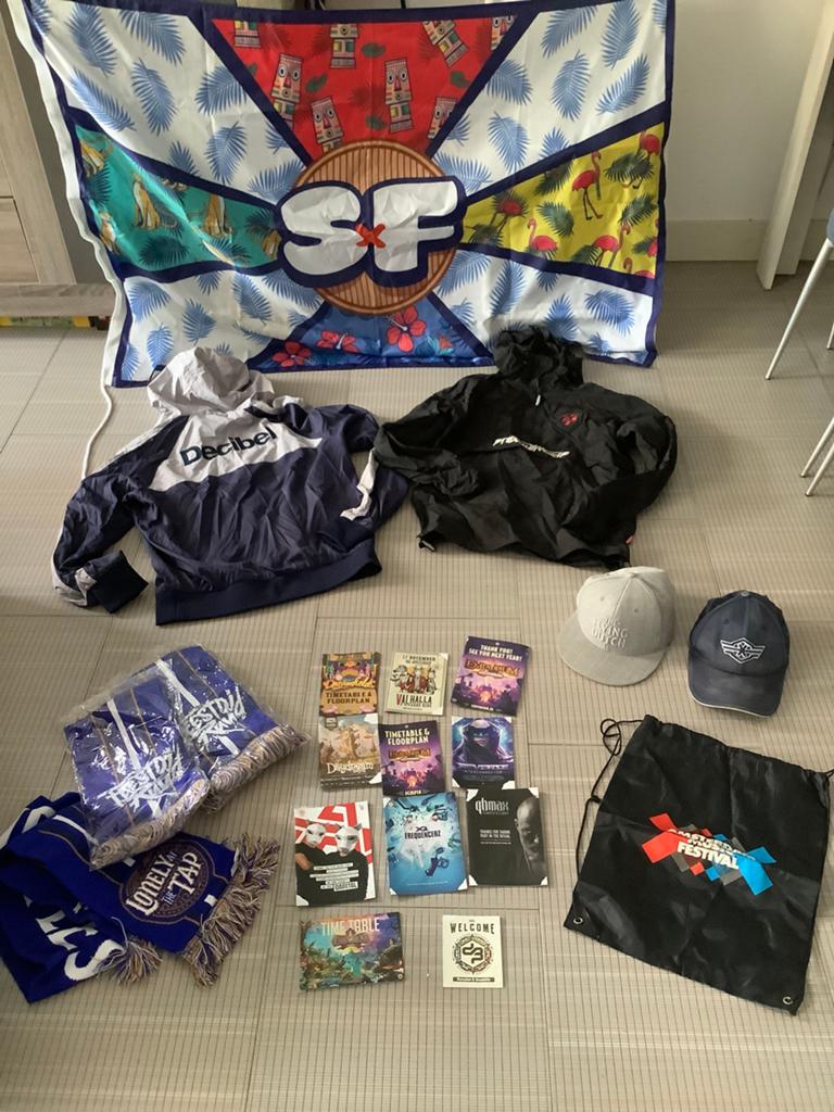 Festival hardstyle spullen vlag jack pet sjaal tas boekjes, Ophalen of Verzenden, Kleding