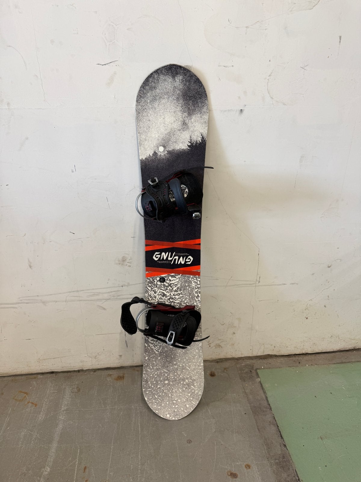 Gnu Gnuang Snowboard met bindingen - 159 cm, Ophalen, Gebruikt, Board