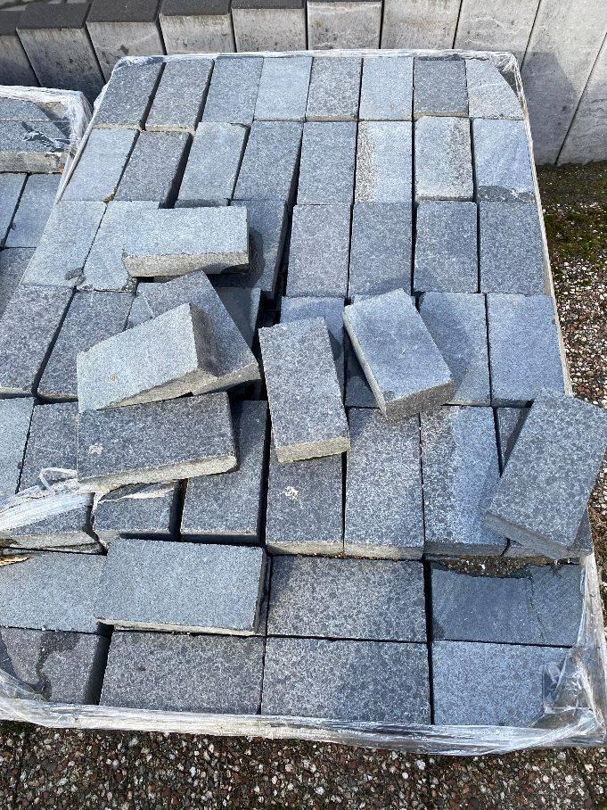 Partij van 60 m2 Basalt Klinker Gevlamd/geborsteld, Tuin en Terras, Ophalen, Klinkers, Nieuw, Gecoat