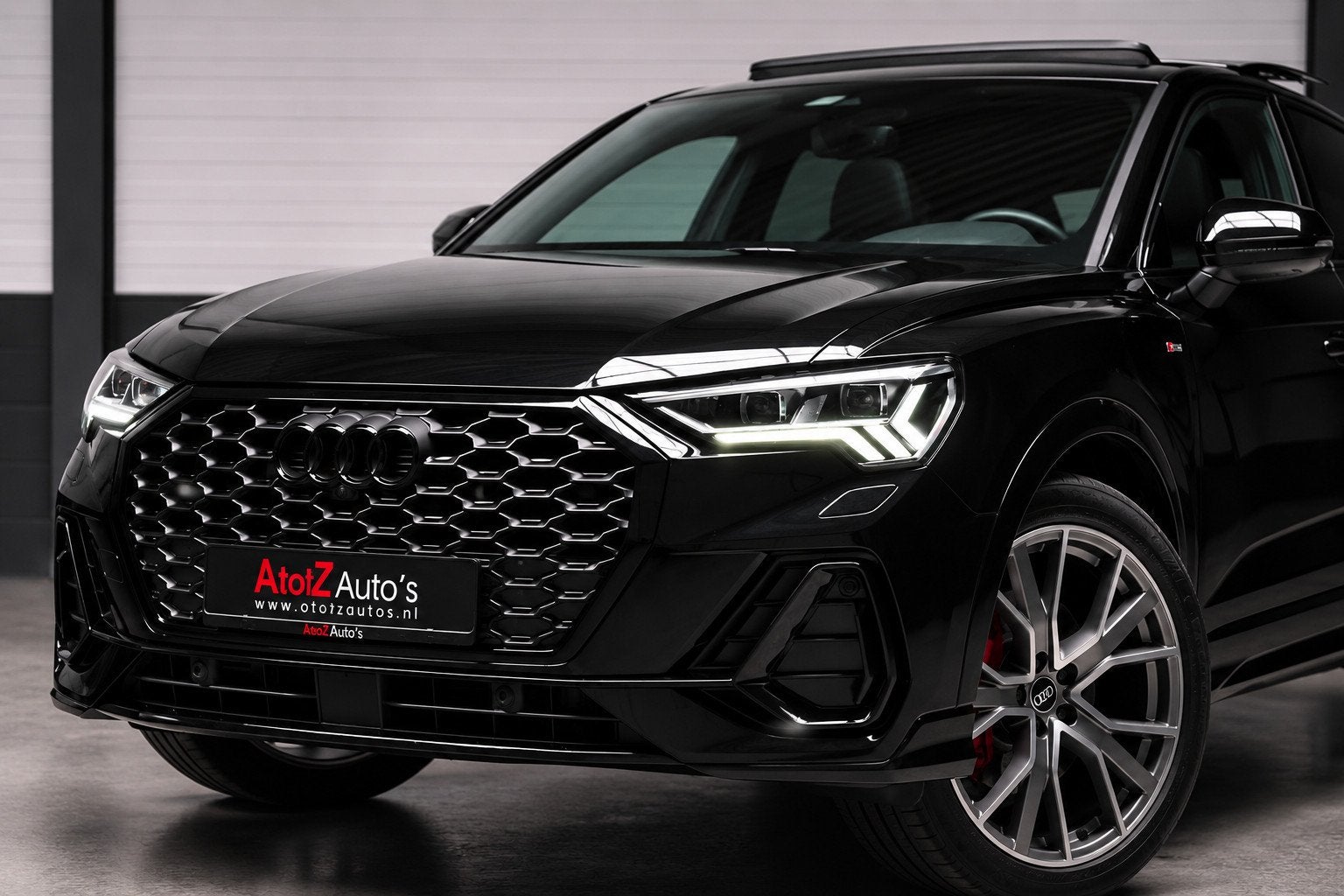 Audi Q3 Sportback 45 TFSI e S Edition 3X S-Line PANO KEYLES, Auto's, Dealer onderhouden, Gebruikt, Met garantie (alle), Leder en Stof