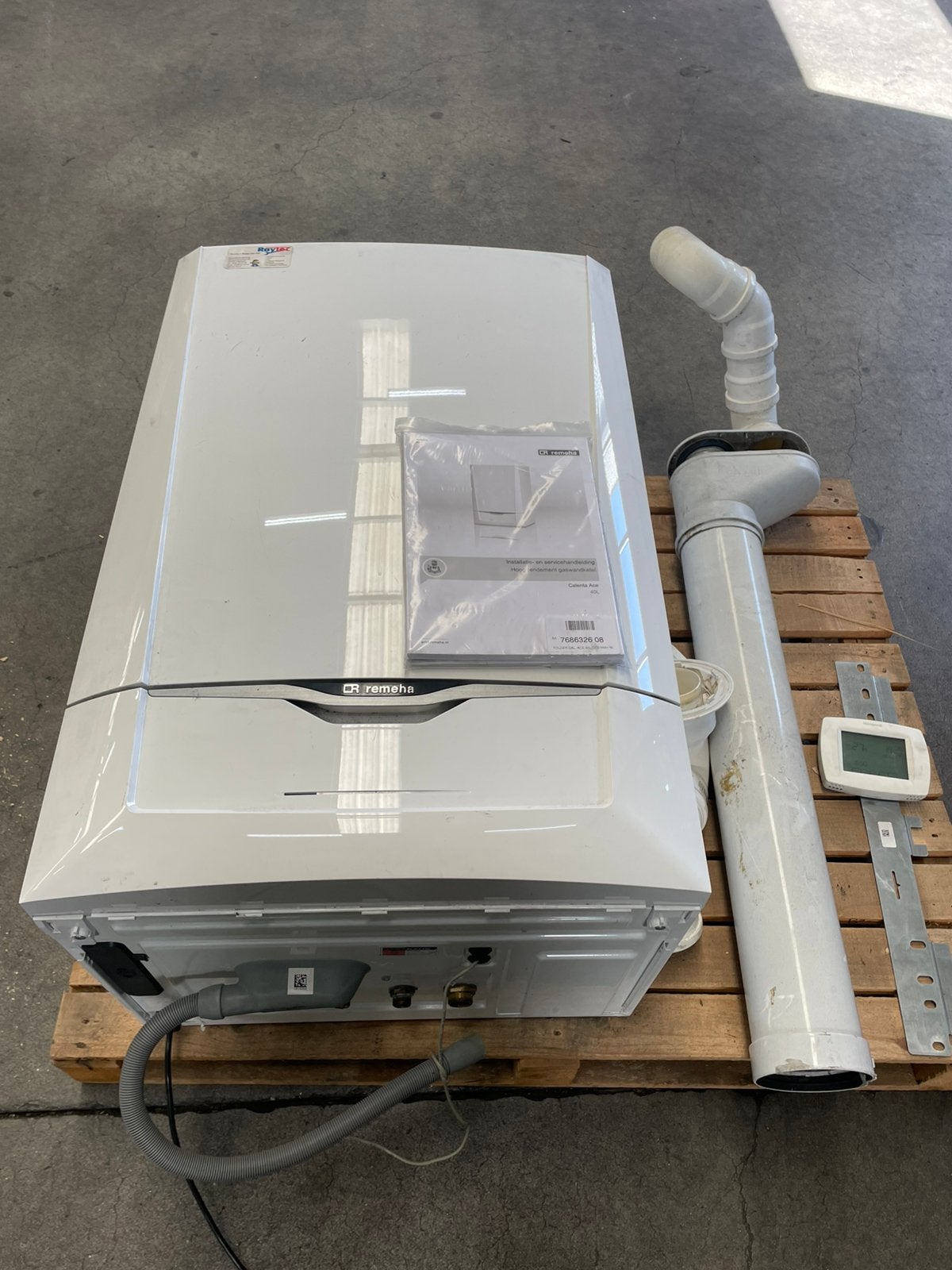 Remeha calenta ace 40 ltr ccs ketel van 2021, 20 tot 100 liter, Aardgas, Zo goed als nieuw, 3 t/m 5 jaar oud
