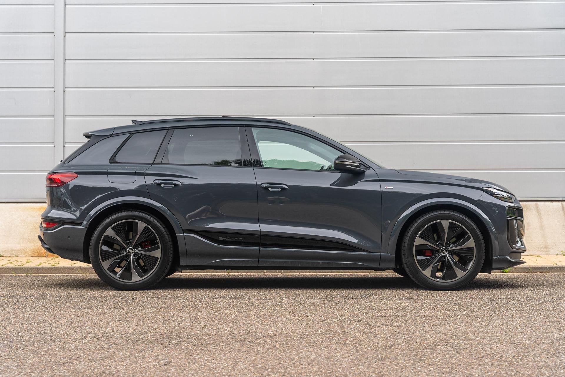 Audi Q6 e-tron 388pk S Edition Quattro 100 kWh | Panoramadak, Auto's, Automaat, Stof, Gebruikt, 23 min