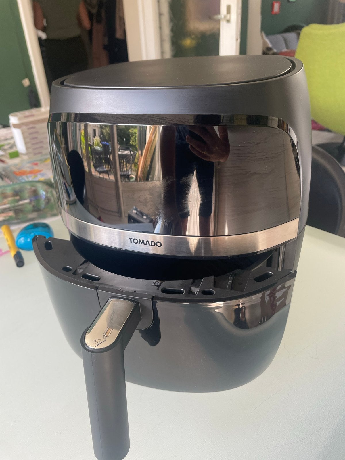 Tomado Airfryer - Slechts 1x gebruikt, Ophalen of Verzenden, Zo goed als nieuw, Airfryer