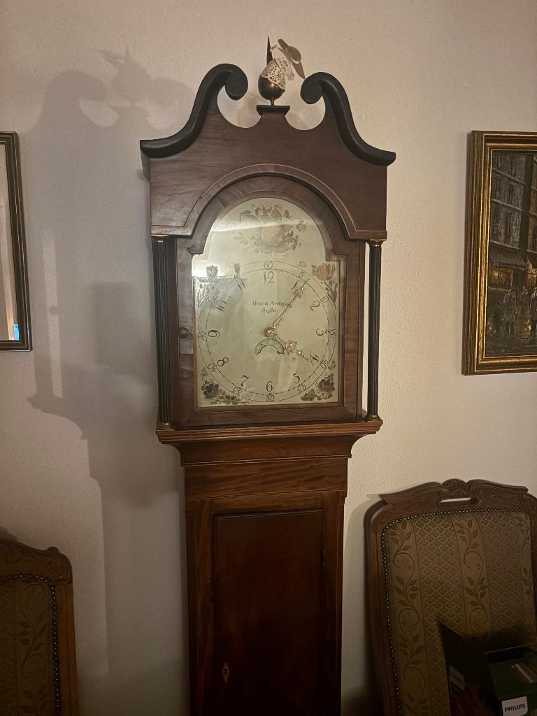 Engels staand horloge, Ophalen