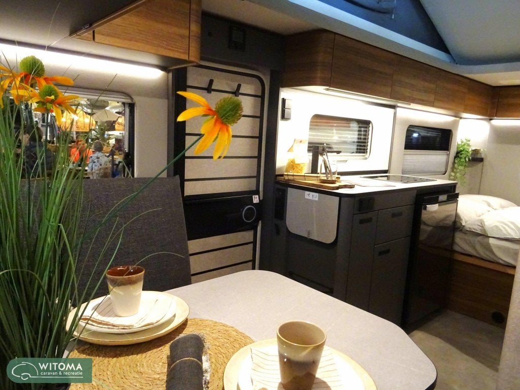 Eriba Feeling 425 50 jaar Witoma voordeel!, Caravans en Kamperen, Caravans, Standaardzit, Bedrijf, 4 tot 5 meter, Eriba