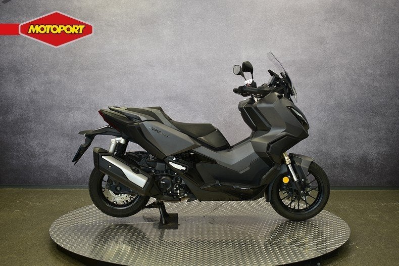 Honda ADV 350 (bj 2023), Motoren, Info@motoportwormerveer.nl, Scooter, Honda Motor Europe, Bedrijf