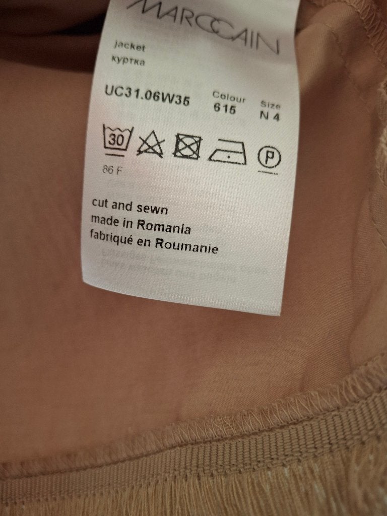 jasje  design merken marc cain, Kleding | Dames, Beige, Maat 42/44 (L), Ophalen of Verzenden, Zo goed als nieuw