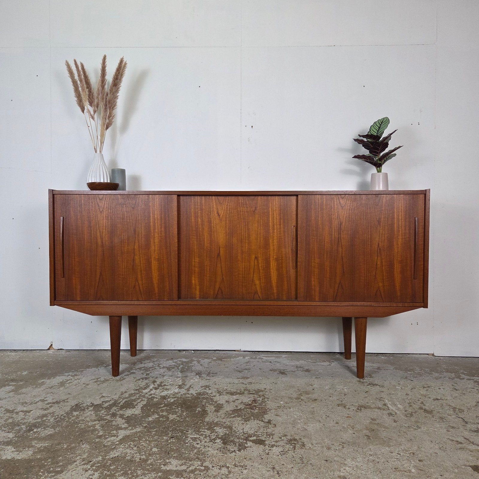 Tilvad Hansen, vintage jaren 60 Deens teak sideboard tv kast