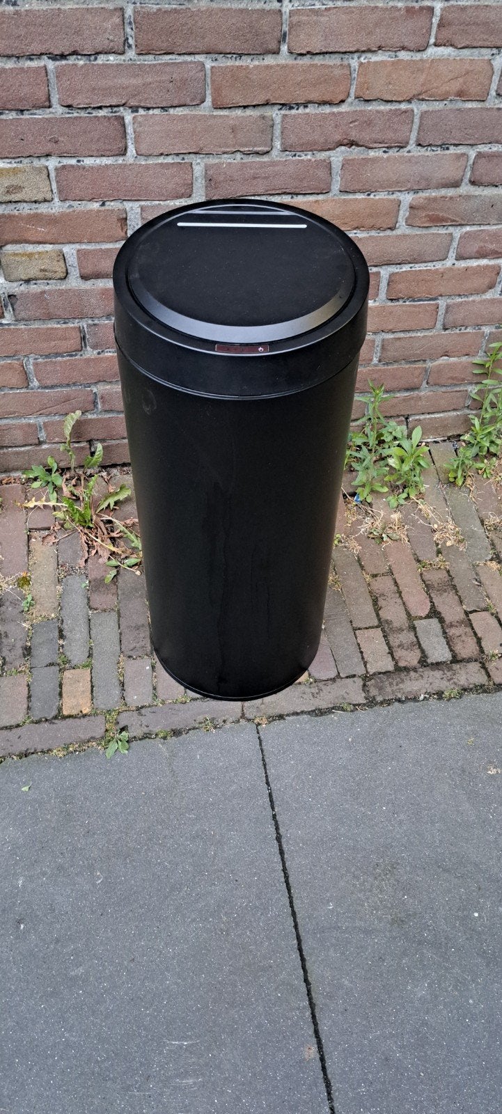 prullenbak zwart met sensor, Ophalen, 50 – 75, Zo goed als nieuw, Metaal