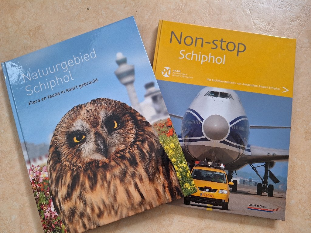 Schiphol - 2 boeken, Ophalen of Verzenden