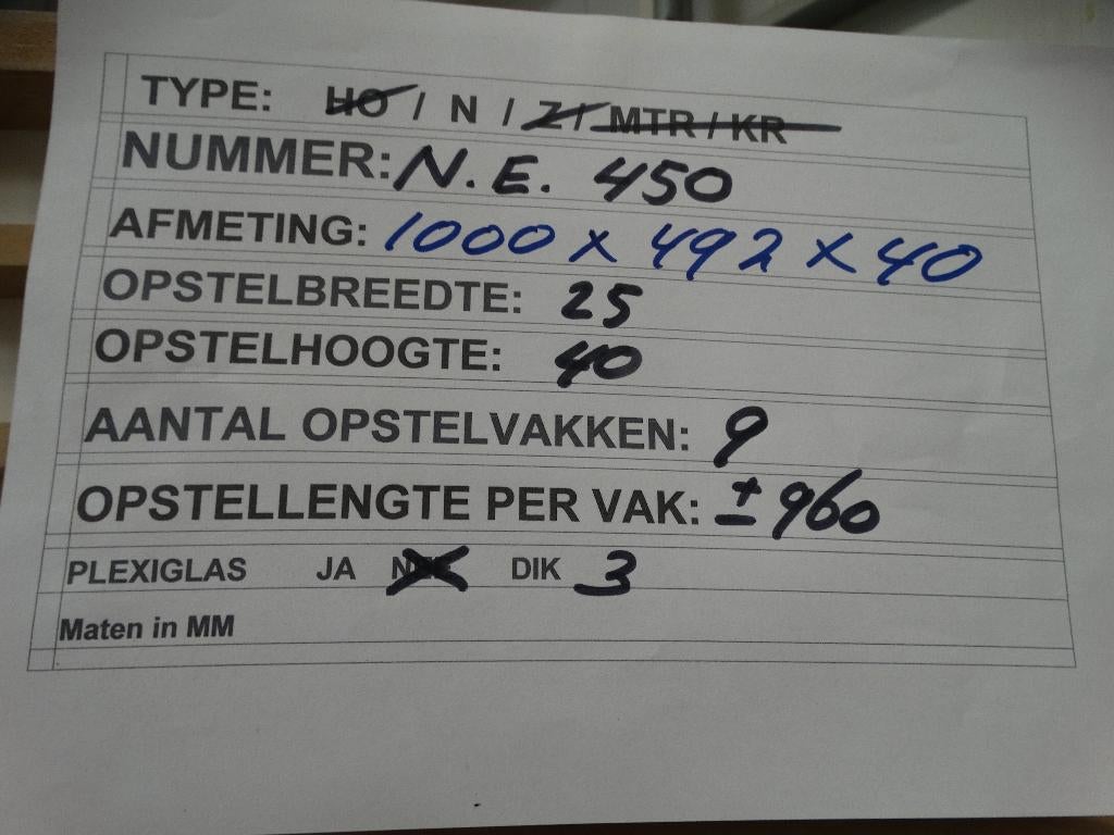 N-Spoor: N-E-450: NIEUWE vitrine, wandvitrine, vingerhoedjes, Hobby en Vrije tijd, Modeltreinen | N-Spoor, Arnold, Treinset, Gelijkstroom of Wisselstroom