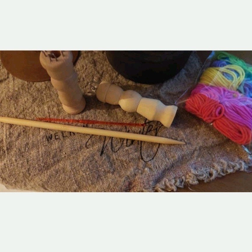 2 houten punnikklosjes met pen, Antiek en Kunst, Ophalen of Verzenden