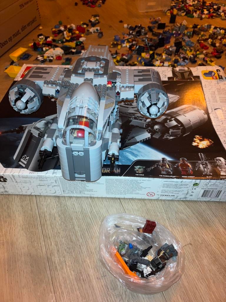LEGO Star Wars 75292 Razor Crest, Ophalen of Verzenden, Zo goed als nieuw, Actiefiguurtje