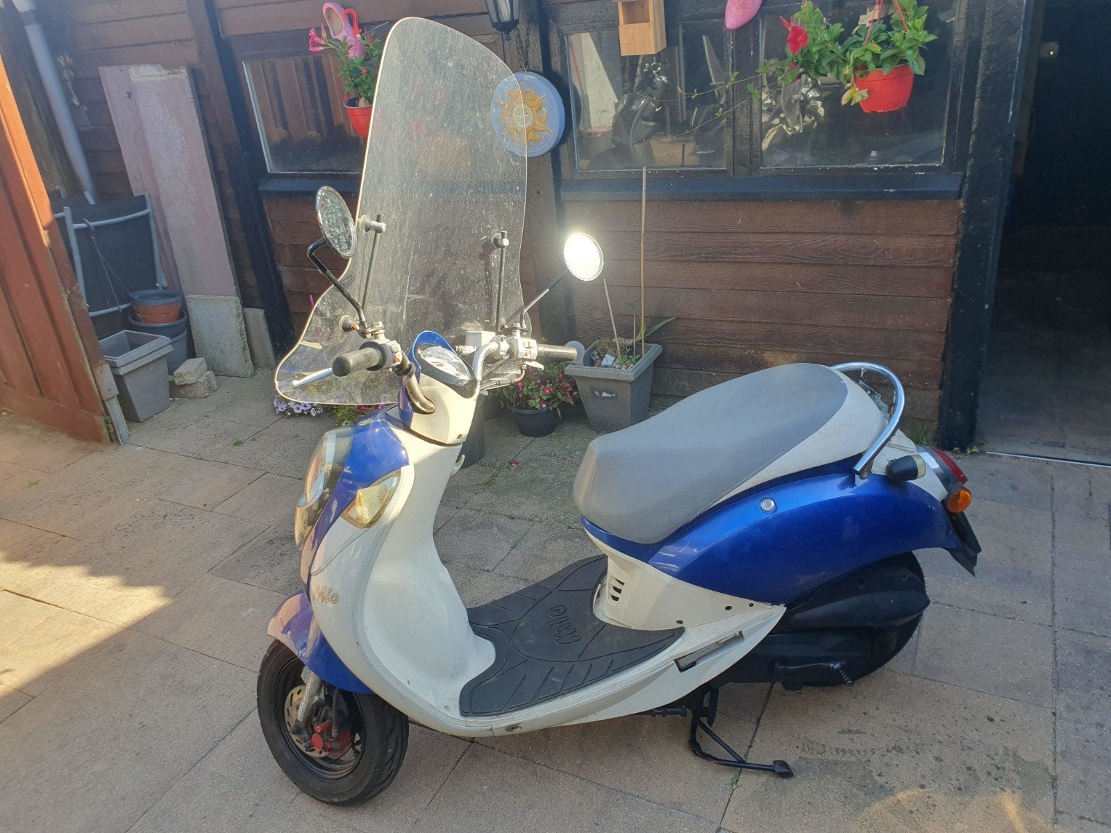 SYM Mio Scooter - Blauw/Wit, Fietsen en Brommers, Scooters | SYM, Gebruikt, Mio, Maximaal 45 km/u, Benzine, Ophalen of Verzenden