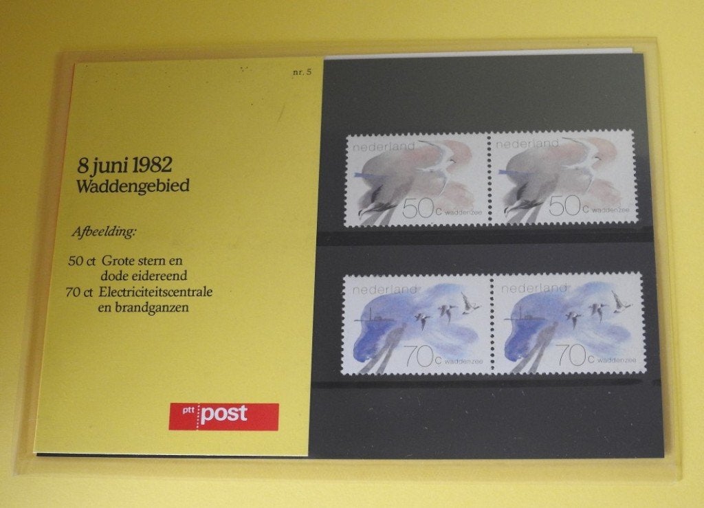 Postzegel mapjes P.T.T. 1982, Verzenden, Na 1940, Postfris